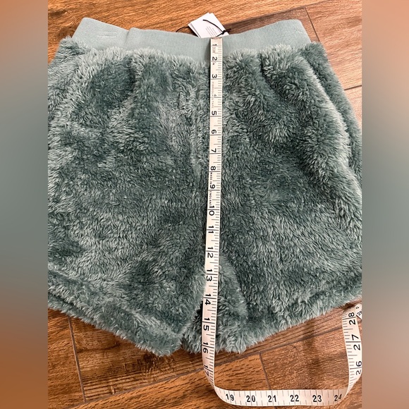 UGG Camila Sherpa Shorts Small, UGG soft Shorts - Picture 8 of 10
